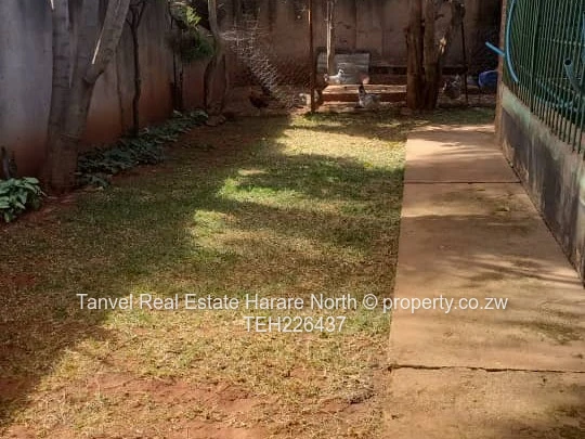 A captivating house in Bloomingdale in 3 bedrooms,main ensuite, fitted kitchen, dining, lounge and d