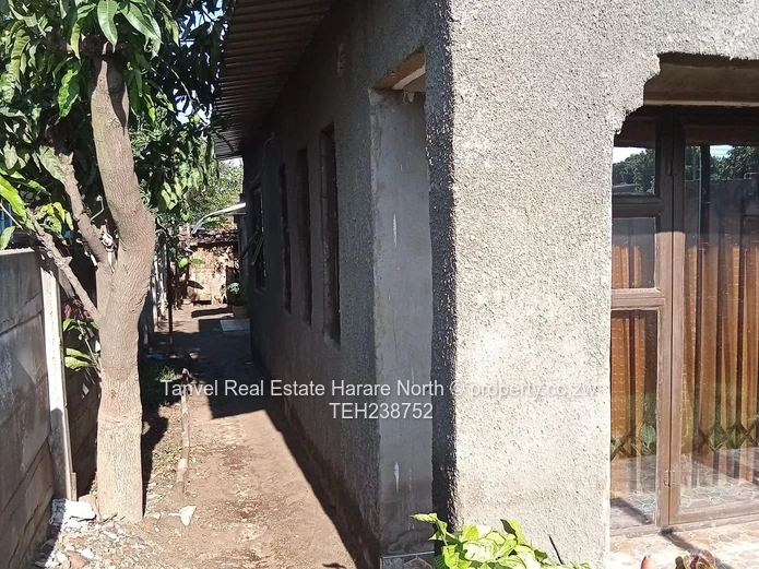 *MUFAKOSE  (CHERIMA)* Extended house for sale =3 bedroom house,kitchen,lounge,toilet and bath =Tiles