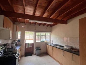 4 Bedroom Flat & Apartment