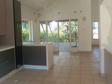 2 Bedroom Flat & Apartment