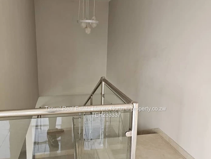 **For Sale: Exquisite 4-Bedroomed  Luxury Home in Folyjon, Glen Lorne.Deeds