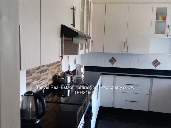 Madokero 165k,The house has the following features: Durawall Pavers Wifi Solar gyeser Solar system.