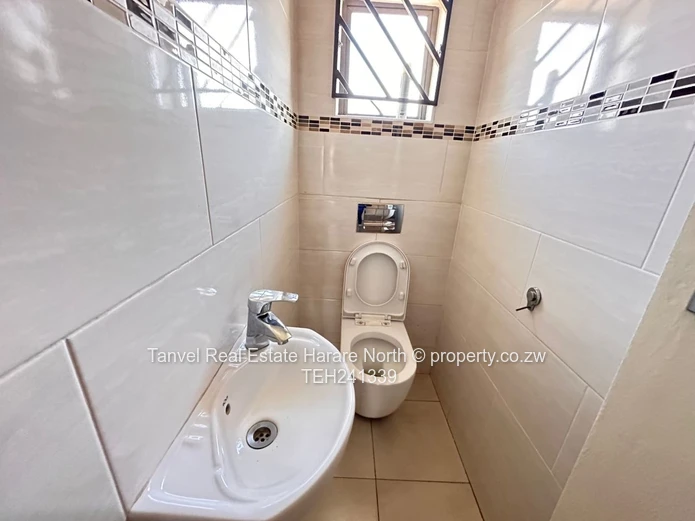 For sale  Meyrick park Cluster  3 beds main bedroom with en-suite ,BICs, dining, lounge