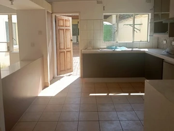 2 Bedroom Flat & Apartment