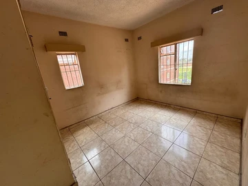 2 Bedroom Flat & Apartment