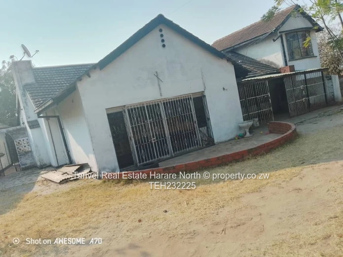 Hatfield: main house with 4 beds mes, plus one on top story, separate dinning room and lounge. 