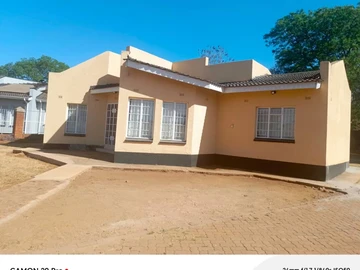 4 Bedroom Flat & Apartment