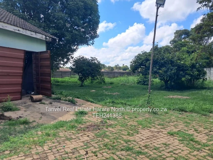 EMERALD HILL HOUSE FOR SALE  4 bedroomed with MES Fitted kitchen,lounge and dining, bathroom with tu