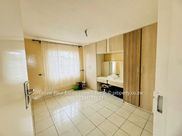 Msasa Park house to let just off Mukuvisi Drive with 3 bedrooms(with built -in cupboards), Spacious 