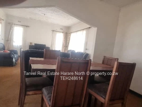 Captivating house in Norton: 5 bedrooms with main ensuite,lounge,kitchen,pantry,Walled and gated on 