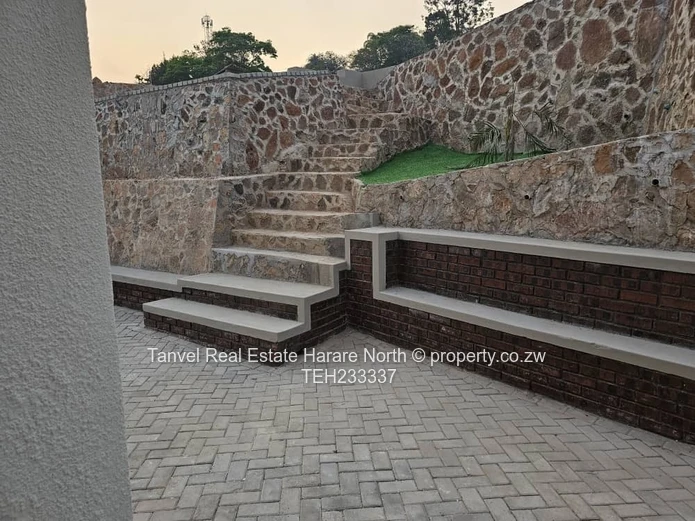 **For Sale: Exquisite 4-Bedroomed  Luxury Home in Folyjon, Glen Lorne.Deeds