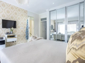 3 Bedroom Flat & Apartment