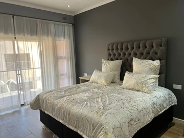 3 Bedroom Flat & Apartment