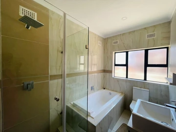 3 Bedroom Flat & Apartment