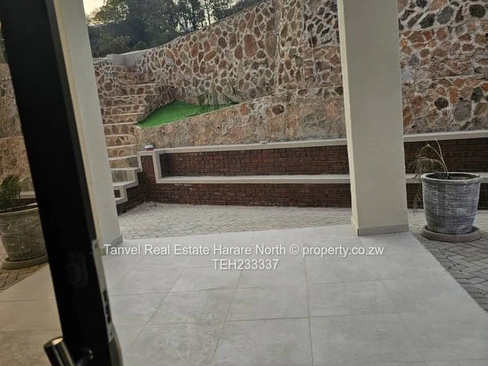 **For Sale: Exquisite 4-Bedroomed  Luxury Home in Folyjon, Glen Lorne.Deeds