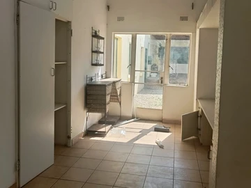 2 Bedroom Flat & Apartment