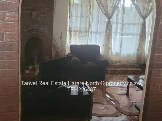 A captivating house in Bloomingdale in 3 bedrooms,main ensuite, fitted kitchen, dining, lounge and d