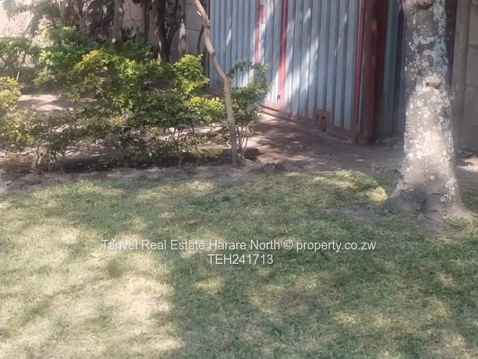 Hatfield HOUSE FOR SALE 150k.  Situated on 2300sqm, 5 bedrooms (main en-suite)  2 bathrooms + 2 sepa