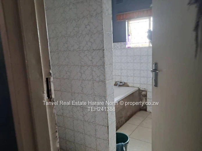 EMERALD HILL HOUSE FOR SALE  4 bedroomed with MES Fitted kitchen,lounge and dining, bathroom with tu