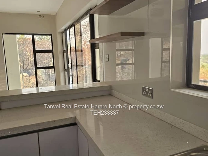 **For Sale: Exquisite 4-Bedroomed  Luxury Home in Folyjon, Glen Lorne.Deeds